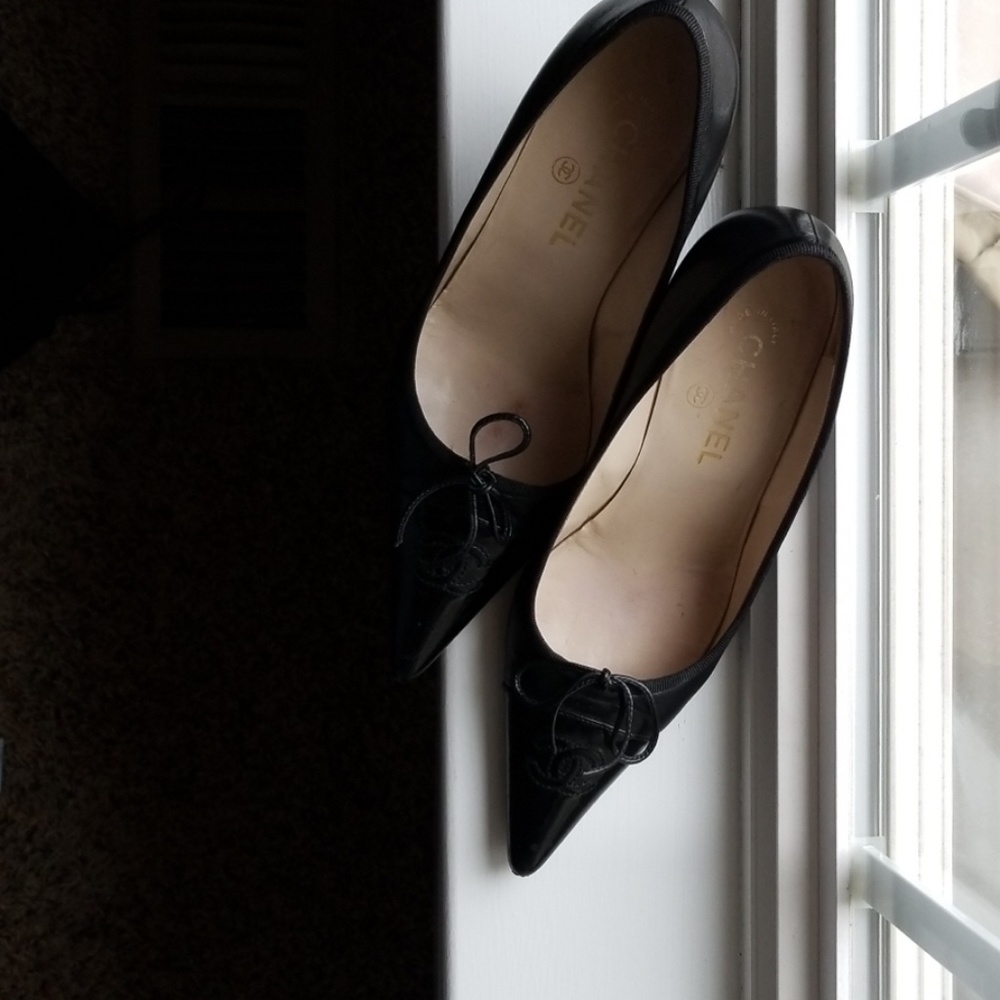 Chanel Cap-Toe pumps